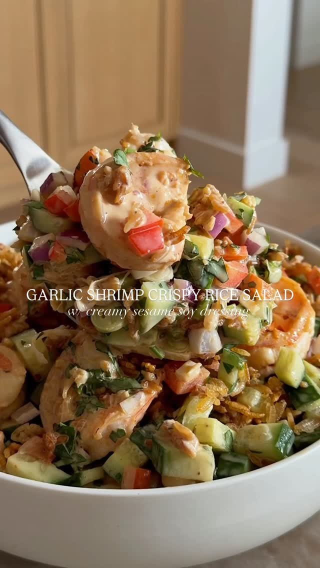 kalejunkie 게시물 이미지: @kalejunkie ✨ GARLIC SHRIMP CRISPY RICE SALAD...