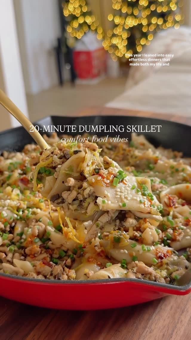 kalejunkie 게시물 이미지: @kalejunkie this 20-MINUTE DUMPLING SKILLET is...