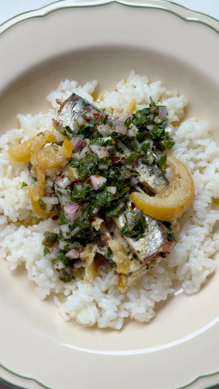 kalememaybe 게시물 이미지: feta-fried sardines over rice with italian...