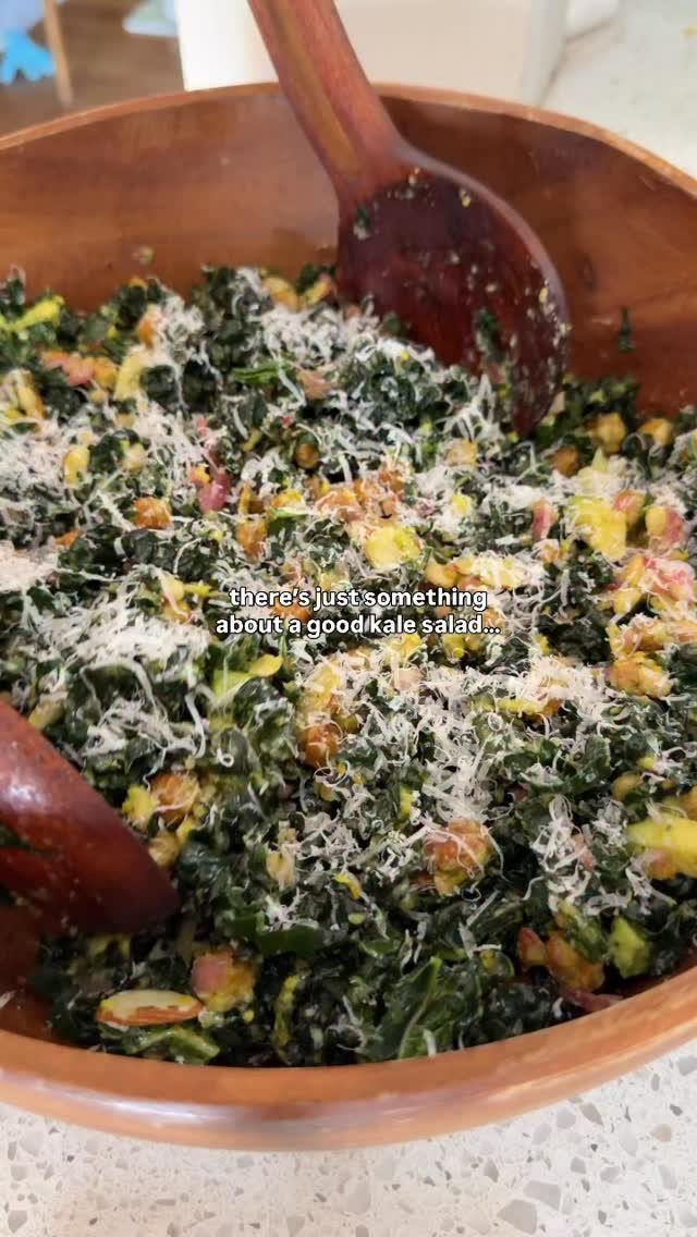 kalememaybe 게시물 이미지: kale salad with crispy chickpeas, pickled...