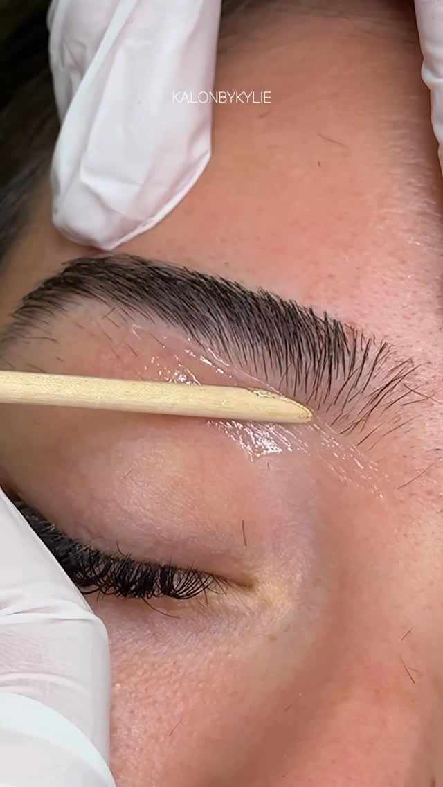 kalonbykylie 게시물 이미지: Another great brow wax service using all my...