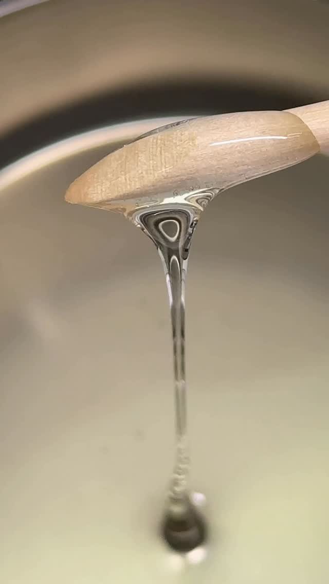 kalonbykylie 게시물 이미지: CLEAR WAX?!?! 

FROM @satinsmoothpro ?!?!?...