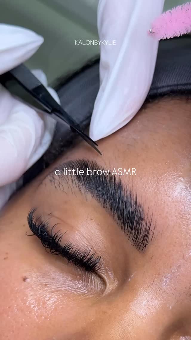 kalonbykylie 게시물 이미지: Anyone else love a good BROW ASMR?!?
I know I...