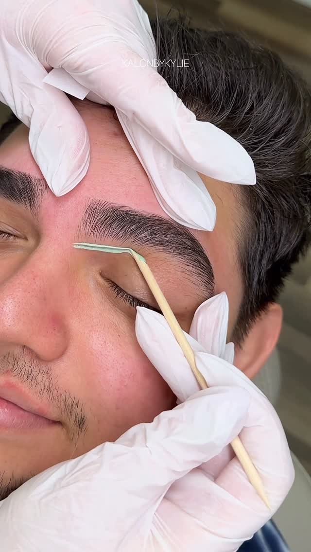 kalonbykylie 게시물 이미지: Another men’s brow wax using the best?!?...