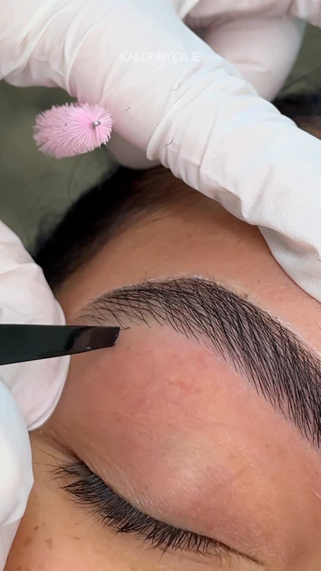 kalonbykylie 게시물 이미지: I love my brow combo : SatinSmoothPro X...