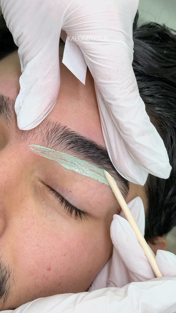 kalonbykylie 게시물 이미지: Another controversial men’s brow wax…

The...