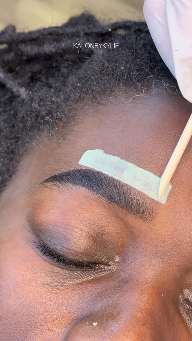 kalonbykylie 게시물 이미지: That aloe Vera soft wax thoooooooo!!!

Truly...