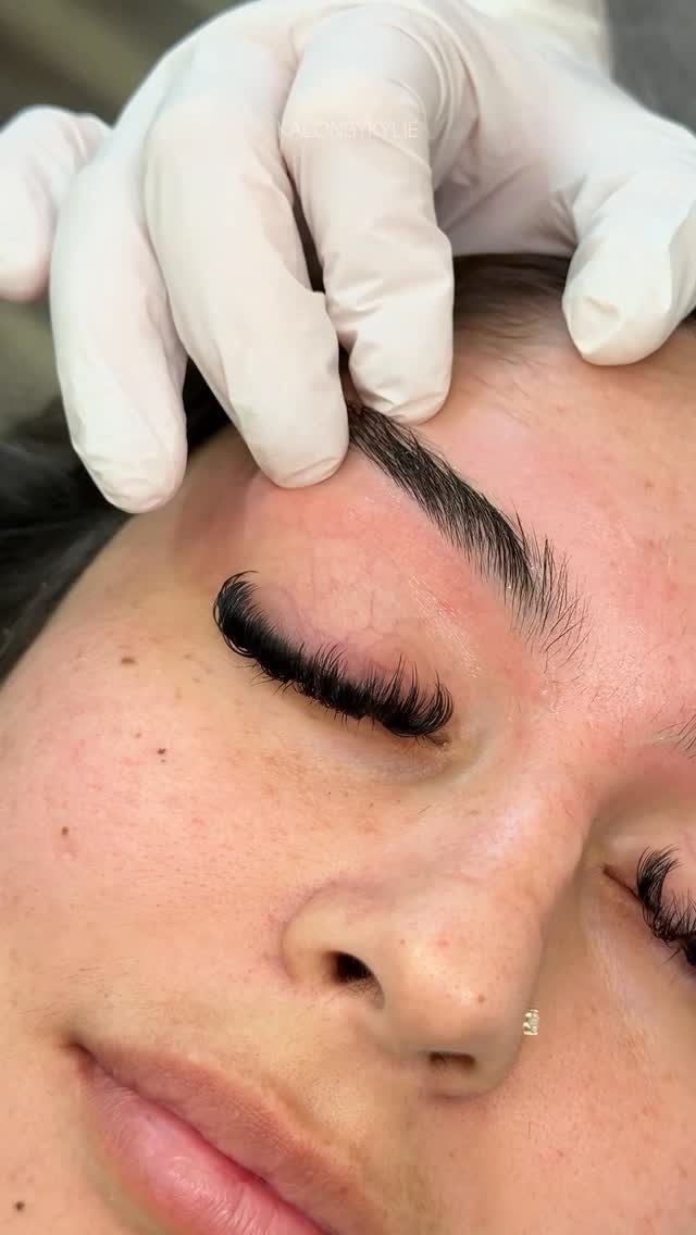 kalonbykylie 게시물 이미지: If you’ve been curious about learning brows in...
