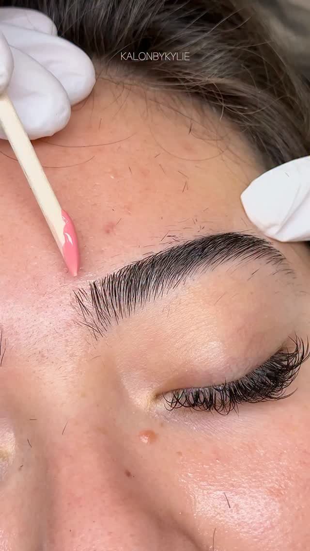 kalonbykylie 게시물 이미지: I’m OBSESSED with editing these waxing videos...