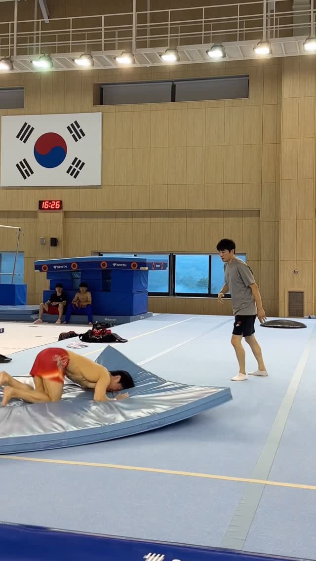 kan_hyeon_bae_ 게시물 이미지: 새해 복 많이 받으세요🙇🏻‍♂️🙇🏻‍♂️