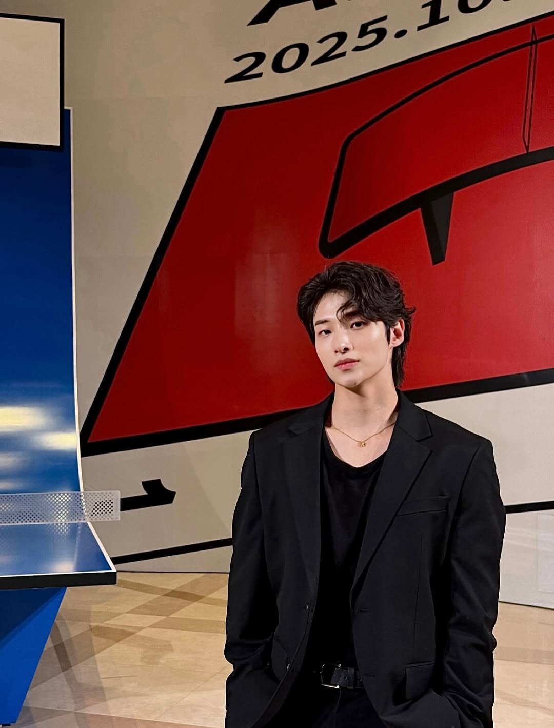 Photo by 간현배 on October 22, 2025. May be an image of bolo tie and text.