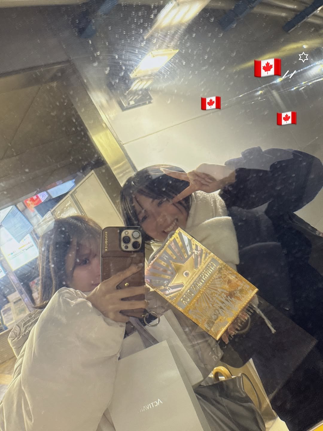 Photo by 桃乃木かな on December 28, 2025. May be a selfie of mirror and text.