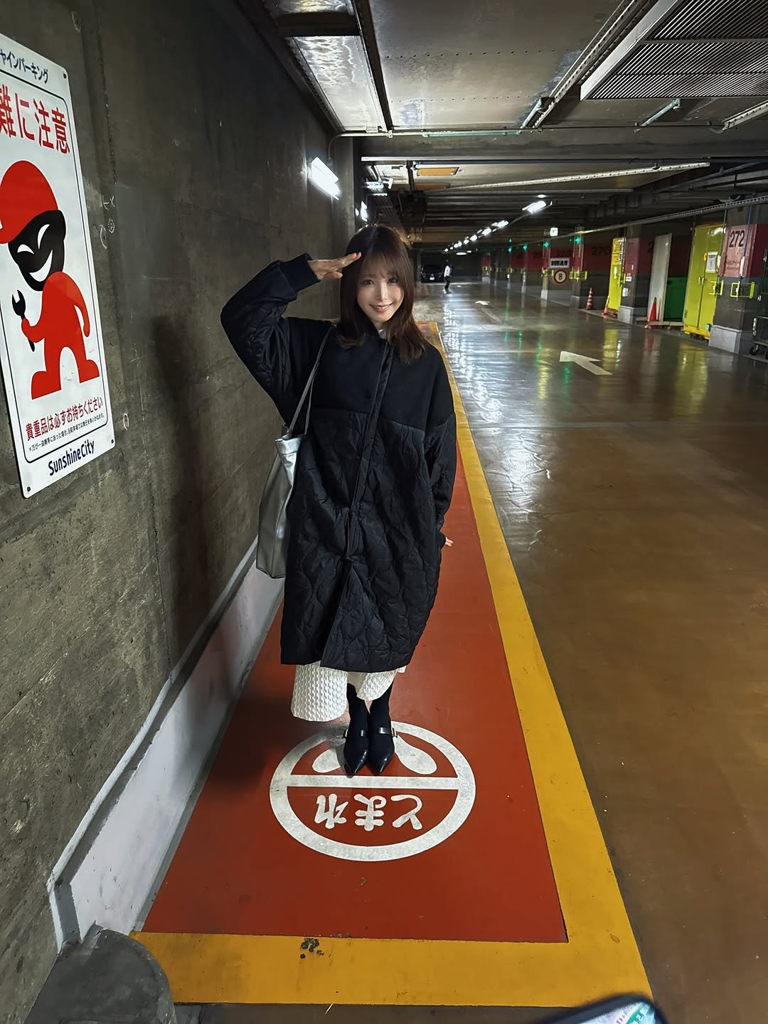 Photo by 桃乃木かな on February 12, 2026. May be an image of overcoat, skateboard, duffle coat, raincoat, parka and text.