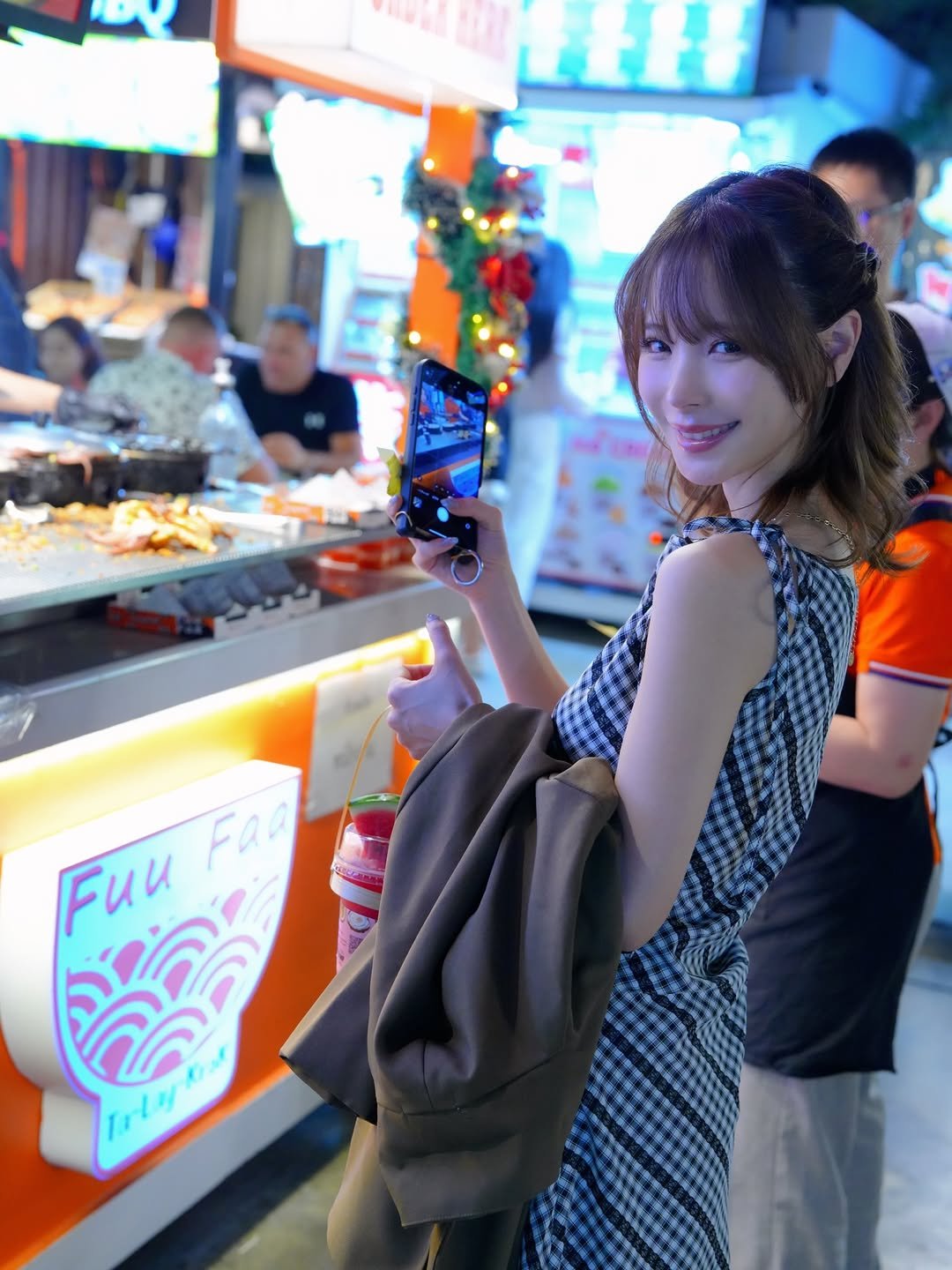 Photo by 桃乃木かな on December 01, 2025. May be an image of one or more people and text.