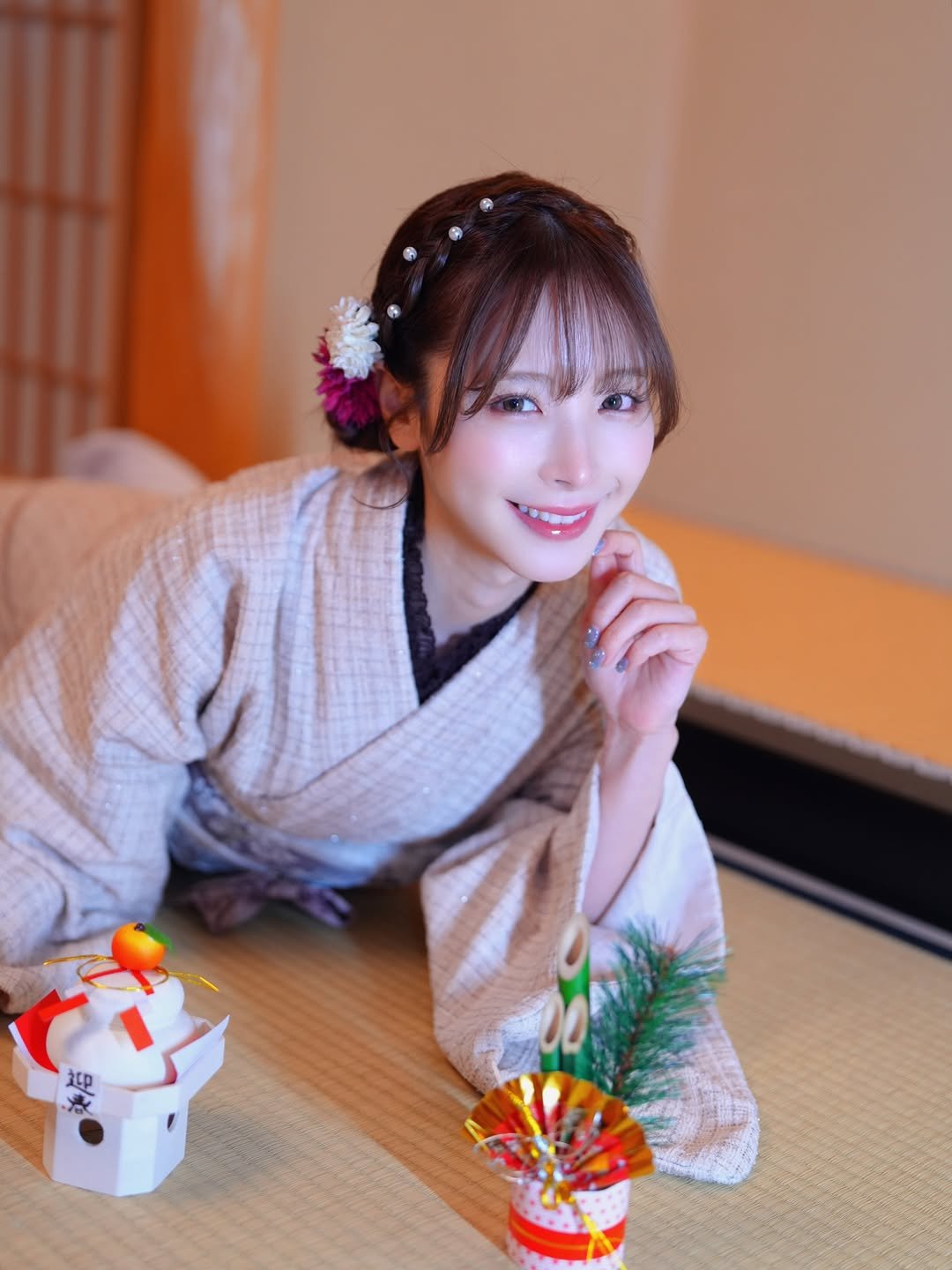 Photo by 桃乃木かな on December 31, 2025. May be an image of one or more people, hair, bath robe and text.