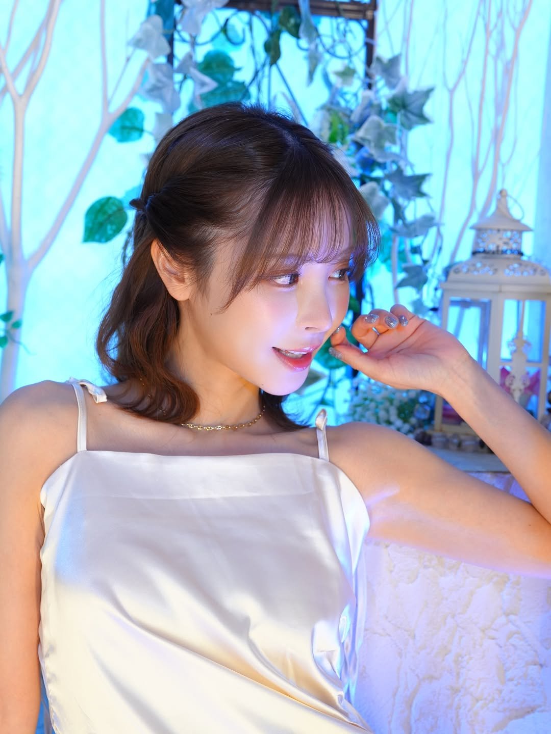 Photo by 桃乃木かな on February 08, 2026. May be an image of one or more people, hair, slip, sleepwear, chemise, dress and text.