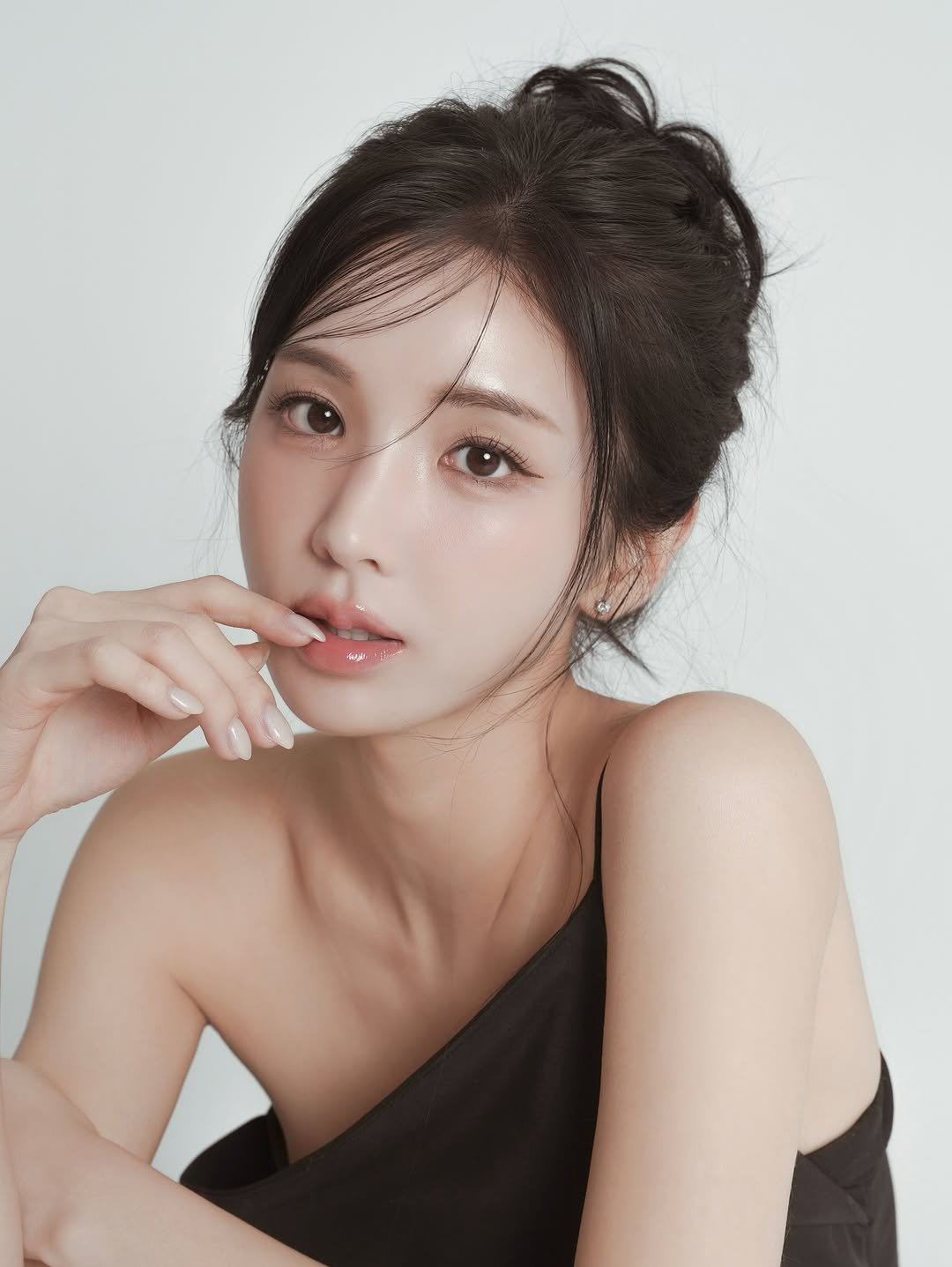 Photo shared by 강다은 on November 26, 2025 tagging @gayeongkeem. May be an image of one or more people and braids.