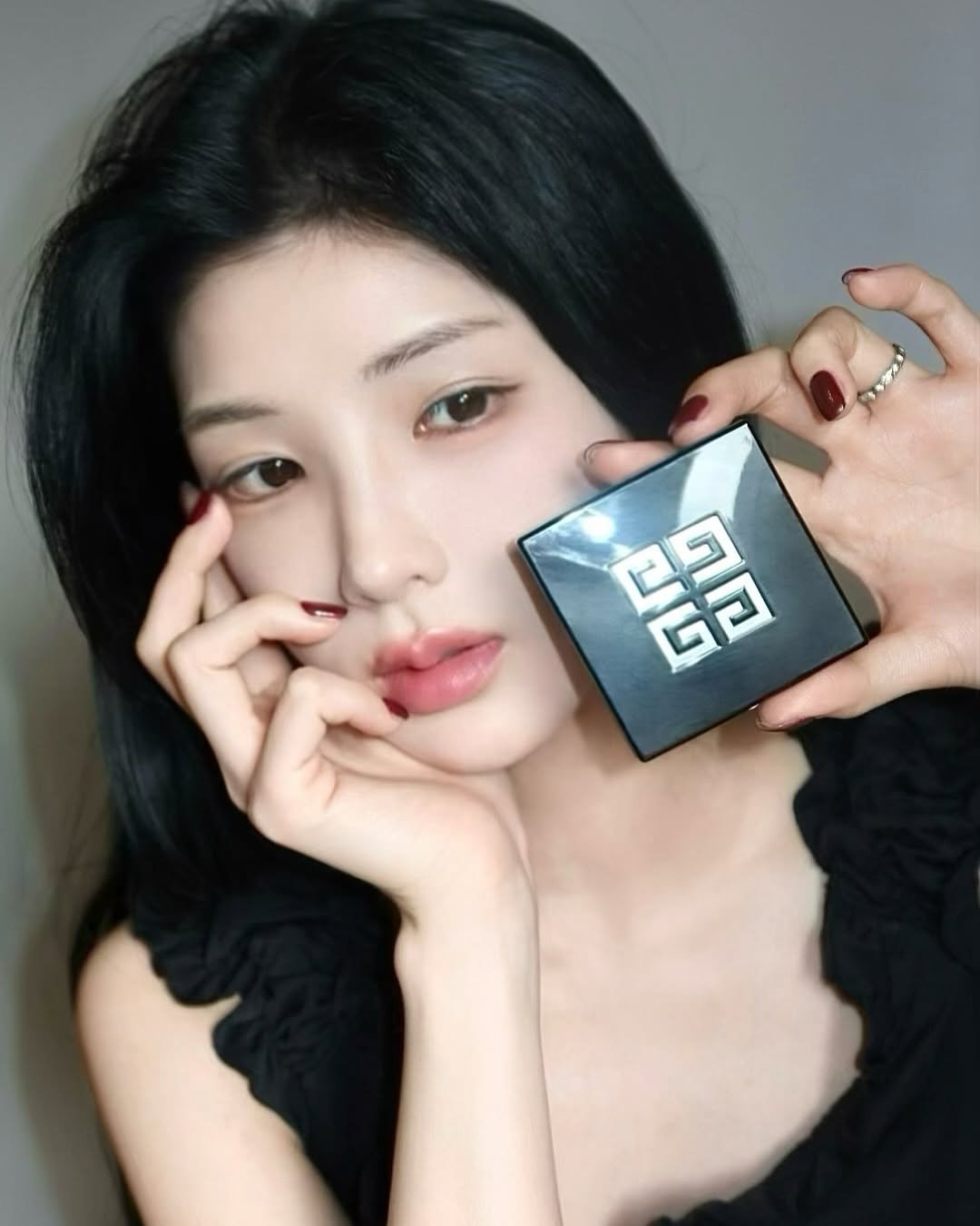 Photo shared by 강다은 on April 30, 2025 tagging @givenchybeauty.