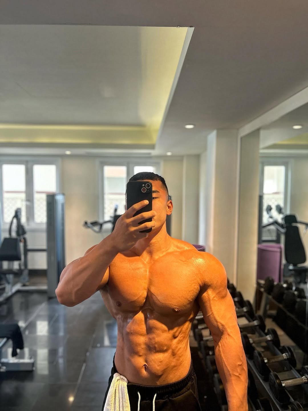 kang.donghun_ 게시물 이미지: 헬스장 가기 빡셌다 🇻🇳