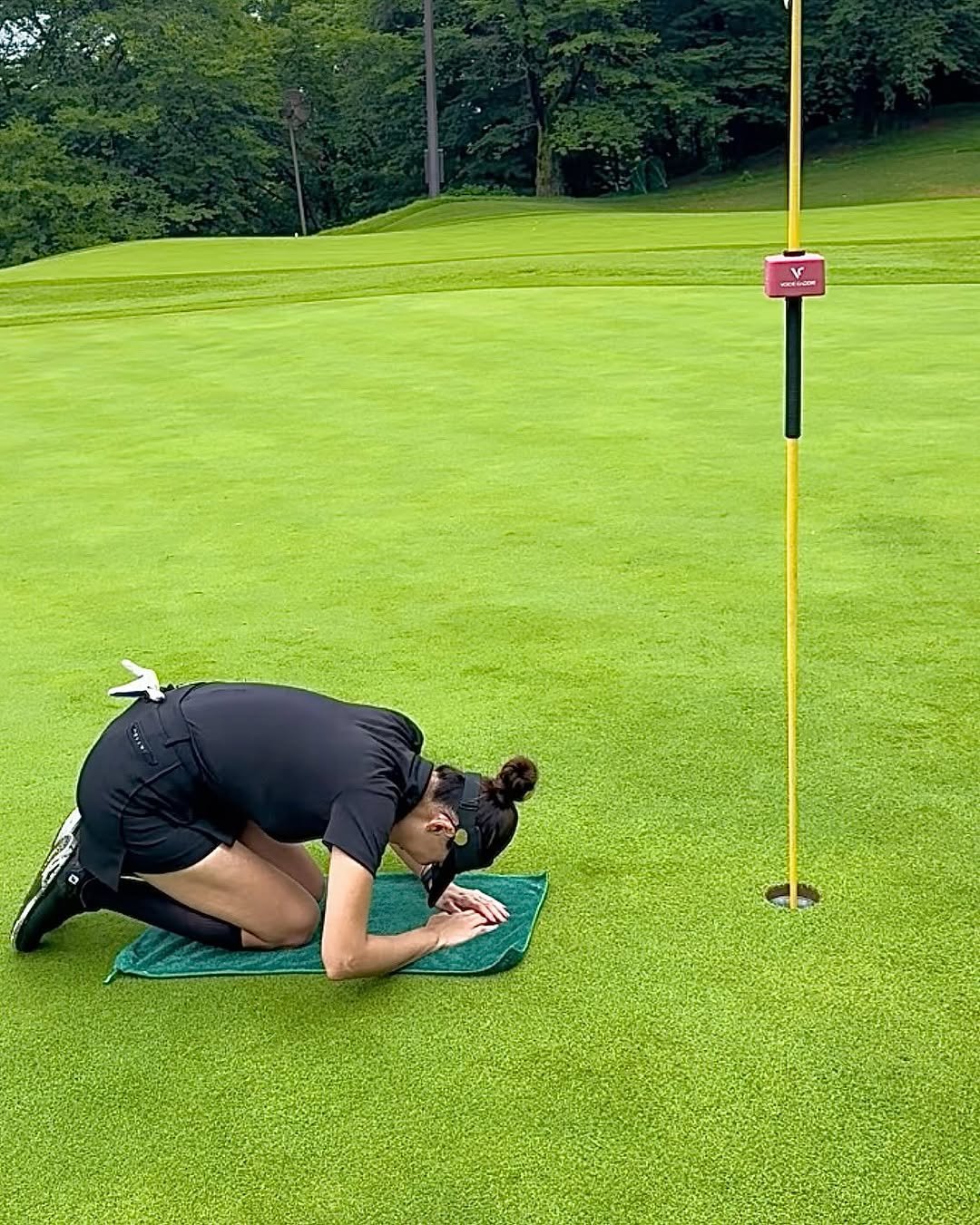 Photo shared by 강예진 on July 27, 2025 tagging @cellty.co.kr. May be an image of 1 person, golfing, golf club, golf course and text.
