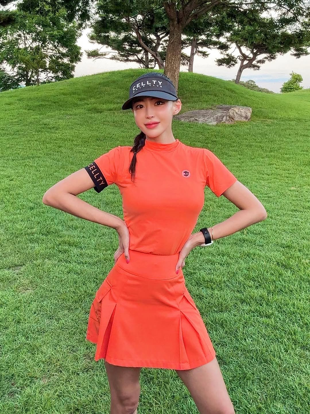 Photo shared by 강예진 on July 11, 2025 tagging @cellty.co.kr. May be an image of ‎1 person, golfing, miniskirt, sportswear, golf course and ‎text that says '‎،؟ CELLTY CELLTY‎'‎‎.