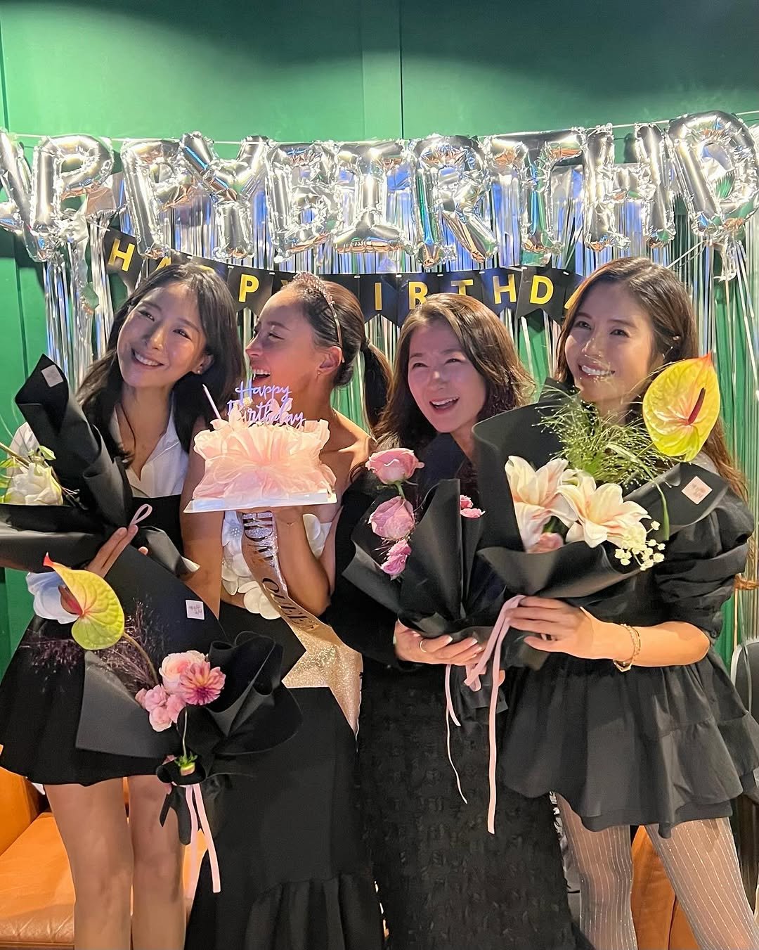 Photo shared by 강예진 on November 09, 2025 tagging @yoonoxy, @yooha_eun, @blossomsihyun, @yangyeseung, and @yejin_hada. May be an image of prairie gentian and text.