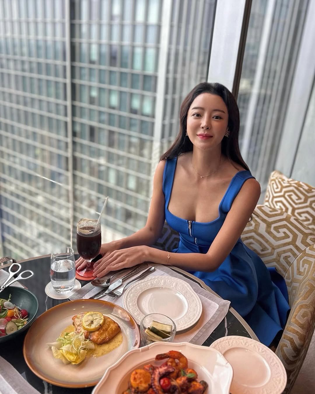 Photo shared by 강예진 on July 27, 2025 tagging @curlyshyll_official. May be an image of 1 person and text.