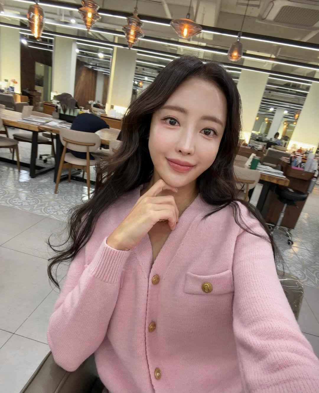 Photo shared by 강예진 on November 30, 2025 tagging @flowerym0032. May be a selfie of one or more people, hair and top.