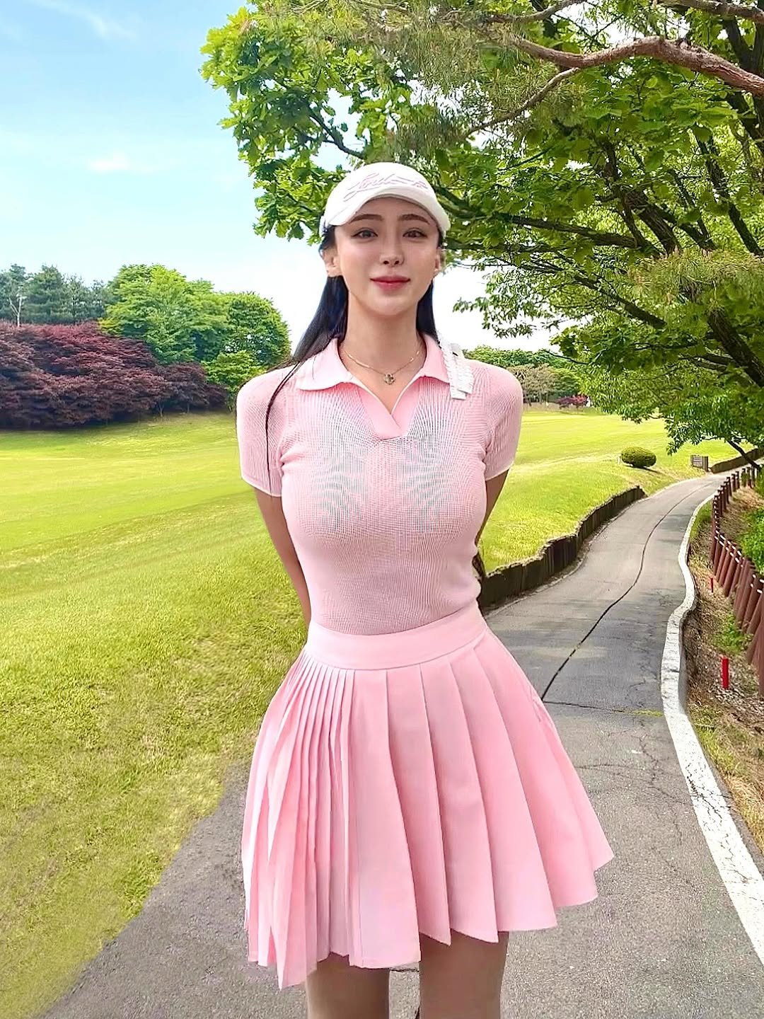 kang__yejin 게시물 이미지: ⛳️
.
.
올봄은 핑크 로드로아르🌸

날좋을때도 흐릴때도...