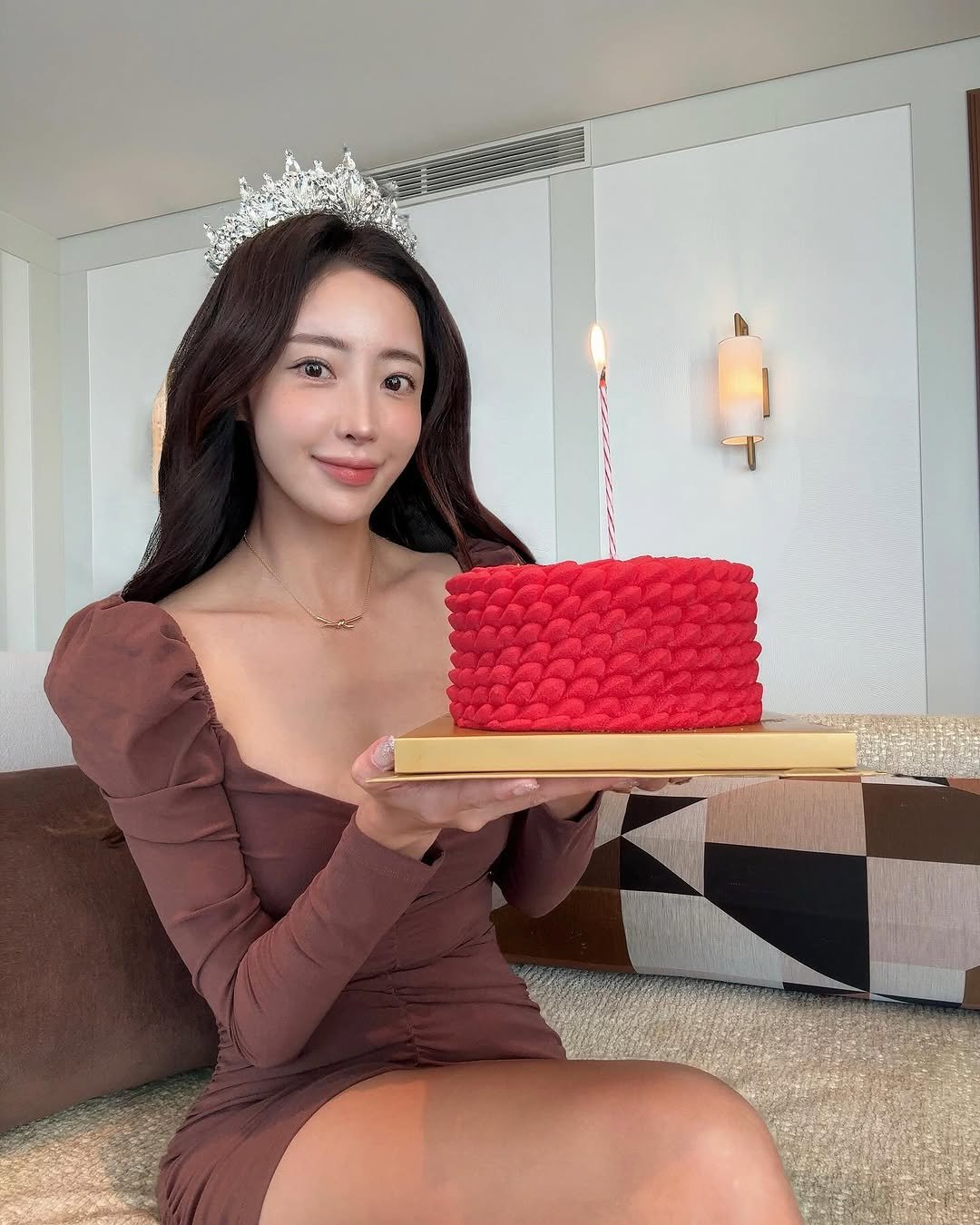 Photo shared by 강예진 on November 04, 2025 tagging @josunpalace, and @yejin_hada. May be an image of cake, fruitcake and text.