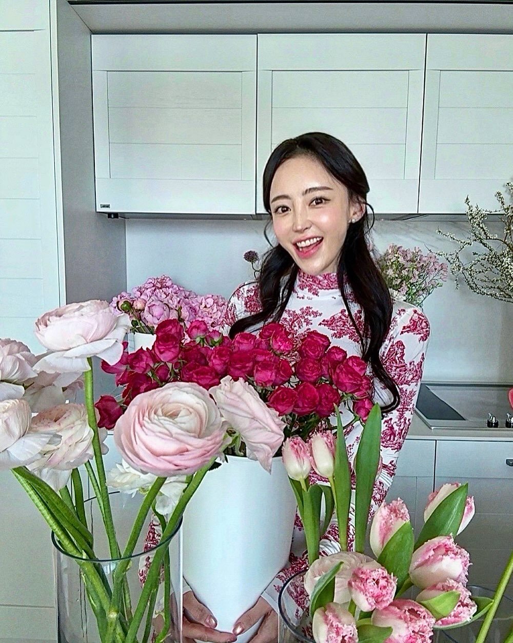 Photo by 강예진 on April 23, 2026. May be an image of flower arrangement, bouquet, prairie gentian, white lily, peony, carnation, rose and text.