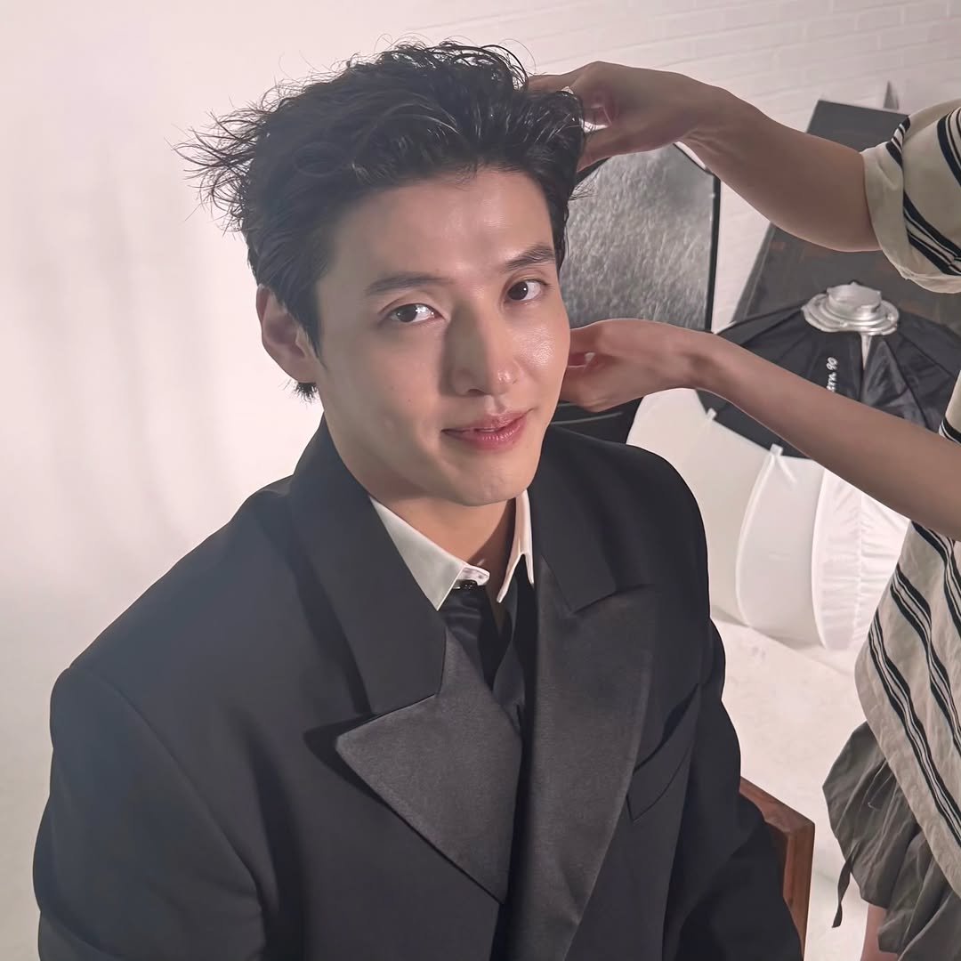 Photo by 강하늘 on February 17, 2026. May be an image of one or more people, hair, makeup and text.