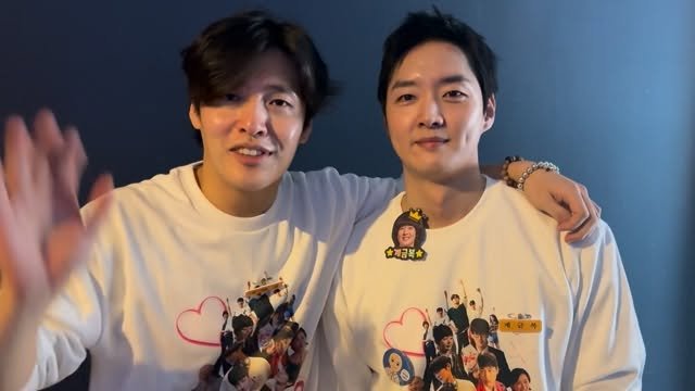 kanghaneul_official 게시물 이미지: 강하늘·강영석 배우가 전하는 따듯한 인사✨ 

퍼스트라이드 극장에서 많이 봐주세요💙