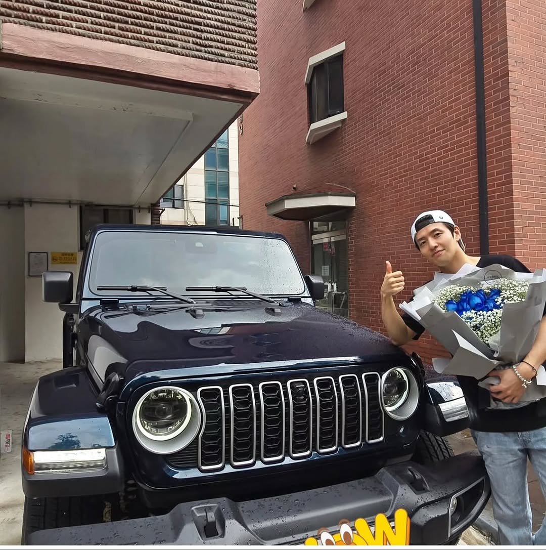 Photo by Kang Neul on September 03, 2025. May be an image of jeep, car and minivan.