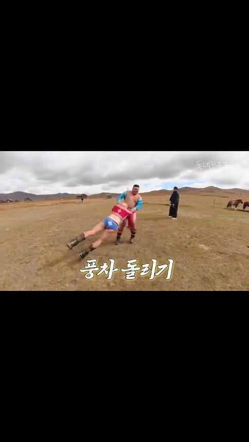 kangkangnam 게시물 이미지: 어터케 이기냐고.... 
살명서 이러케 날라다니는거...