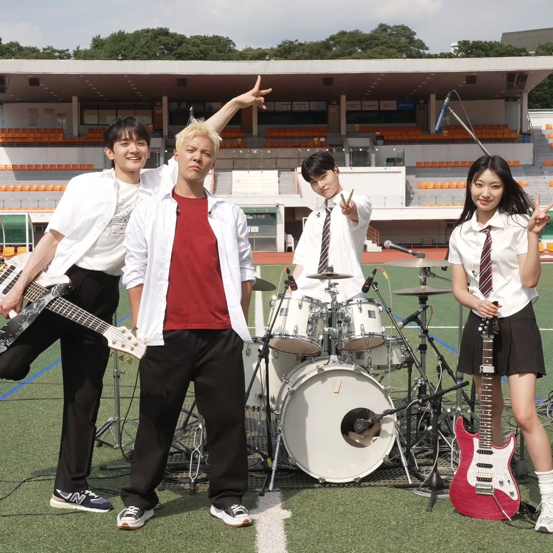 Photo by 강남 カンナム KANGNAM on September 23, 2025. May be an image of 3 people, bangs and text.