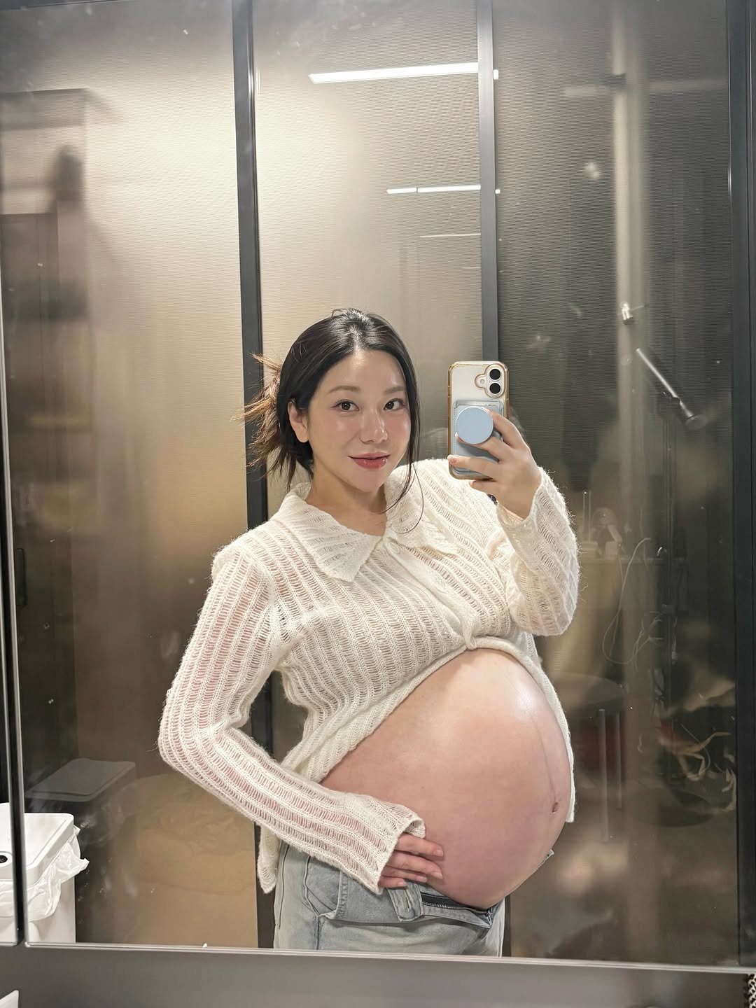 kangnajj 게시물 이미지: 거의 39주🔥
이제 정말 마지막인 것 같아서 
간만에 화장까지 하고 배자랑을...