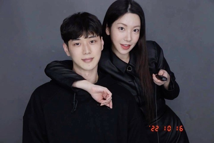 kangnajj 게시물 이미지: 오늘도 여전히 다 죽어가는 생기의
마지막 잎새 그대와~ @jjuna_joa
