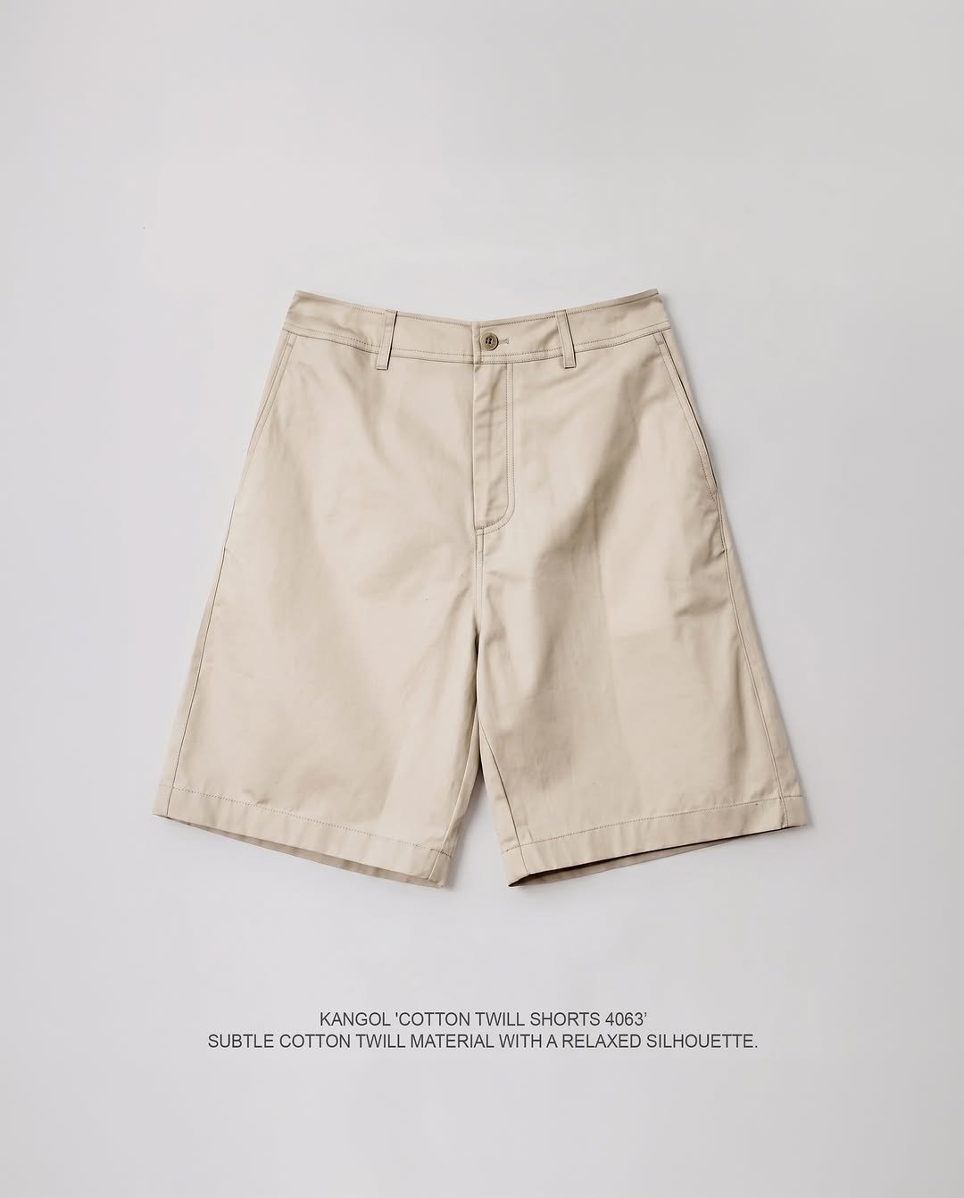 kangolkorea 게시물 이미지: SUMMER BERMUDA

여유로운 실루엣으로 완성하는 핫 썸머룩

어떤 상의와도...
