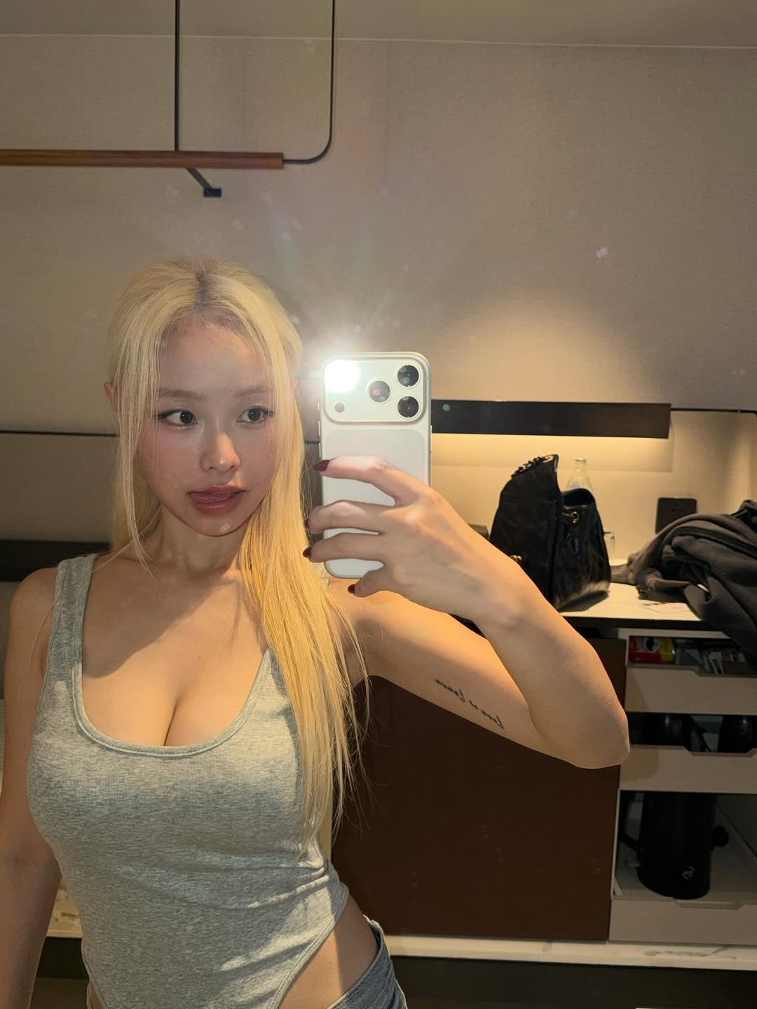 Photo by Kanna︎︎ on December 15, 2025. May be a selfie of one or more people, blonde hair, mirror, top and text.