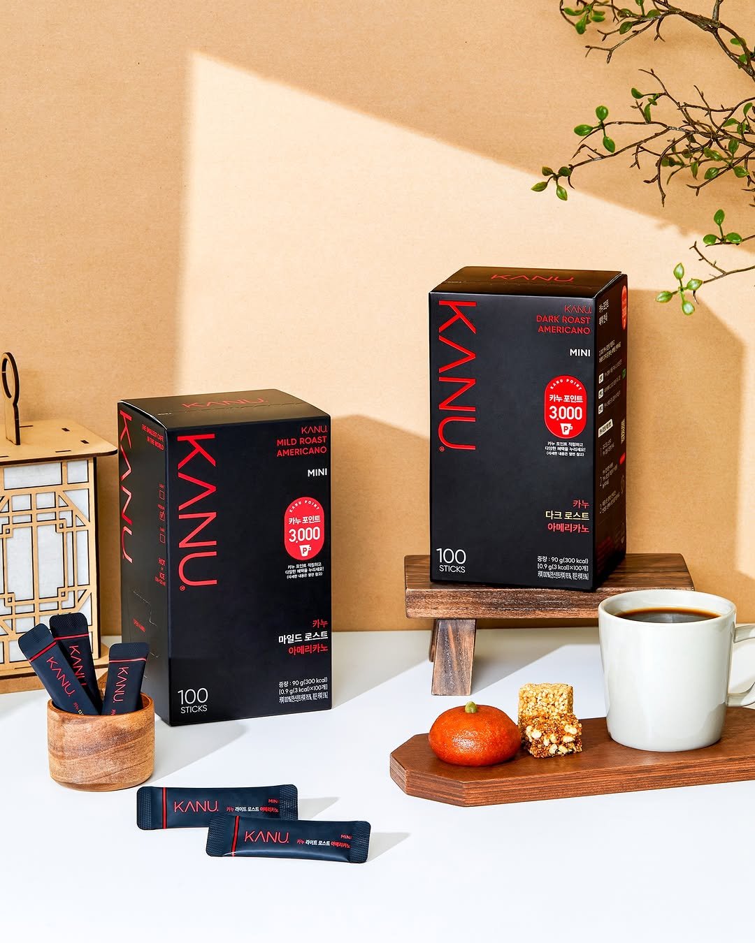 Photo by 카누 공식 인스타그램 on October 05, 2025. May be an image of chocolate bar, fragrance, bar soap, chopsticks, perfume, hand cream, wafer, box and text.