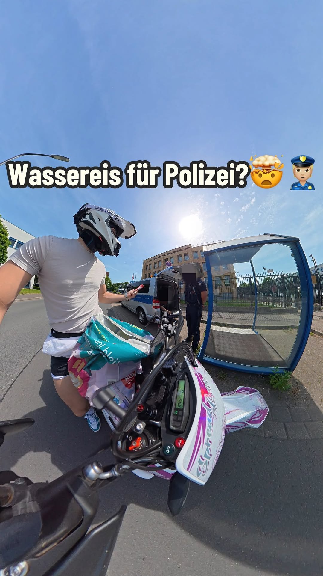 karavasy_ 게시물 이미지: „Wassereis für Polizei" 👮‍♀️ 🍦

Glaubt ihr die...