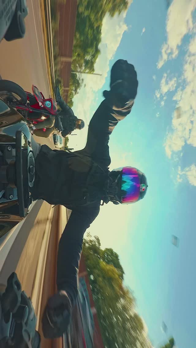 karavasy_ 게시물 이미지: IS THIS COLOR GRADING?👀

#motorcycle #bikelife...