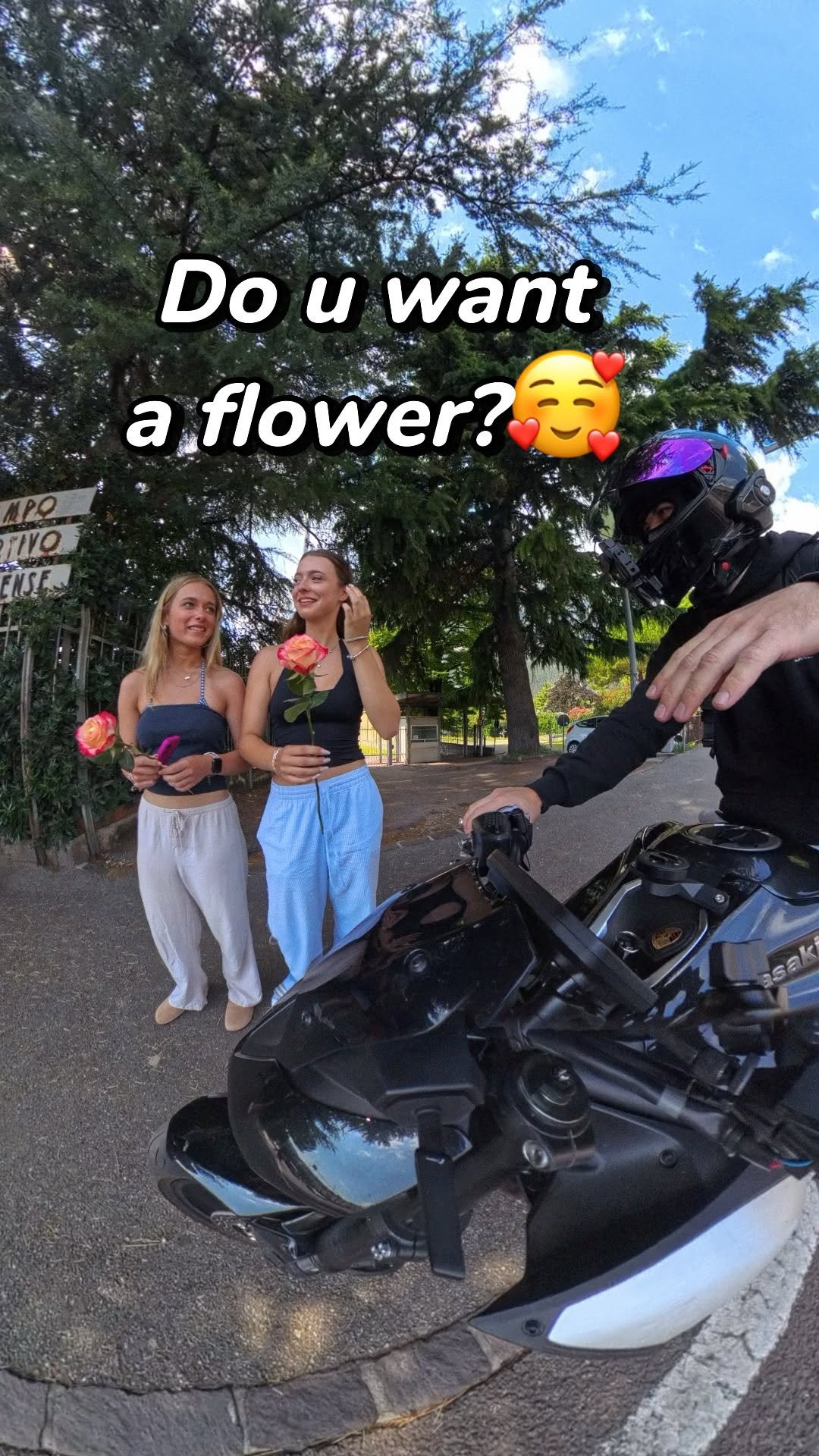 karavasy_ 게시물 이미지: DO YOU WANT A FLOWER?🌹😌

Just Julian and...
