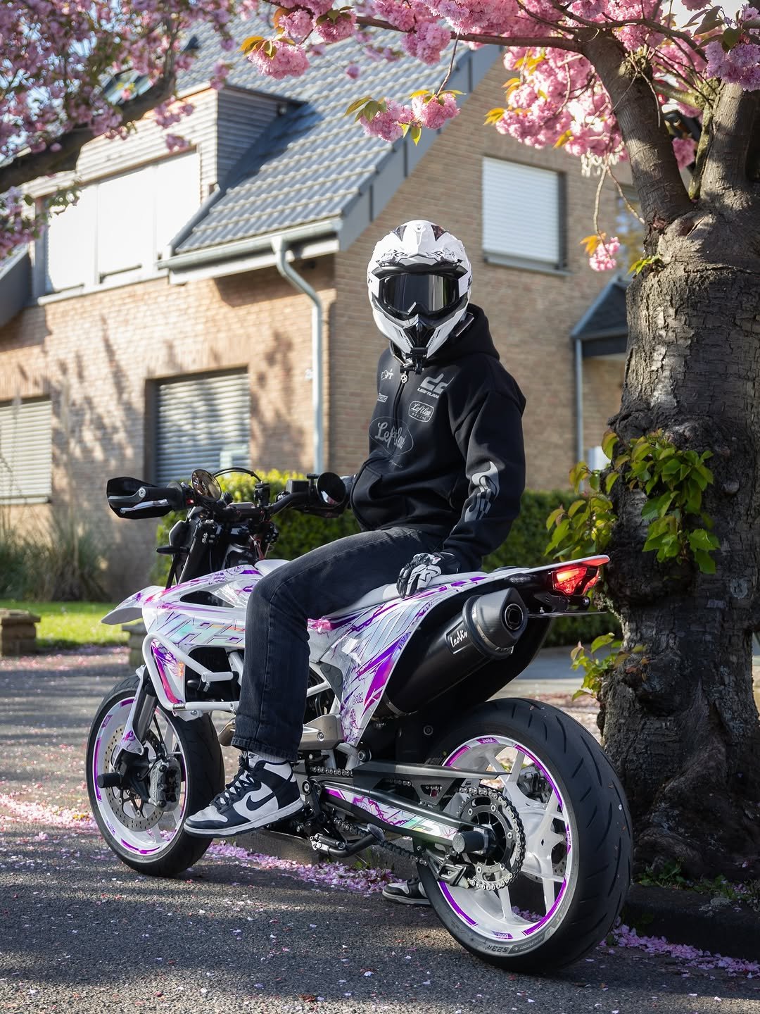 Photo shared by Karavasy on April 26, 2026 tagging @derloyal, @wolfcarbon.pl, @bolddesignz.co, and @yakkexp. May be an image of motorcycle, wheel, helmet, scooter and text.