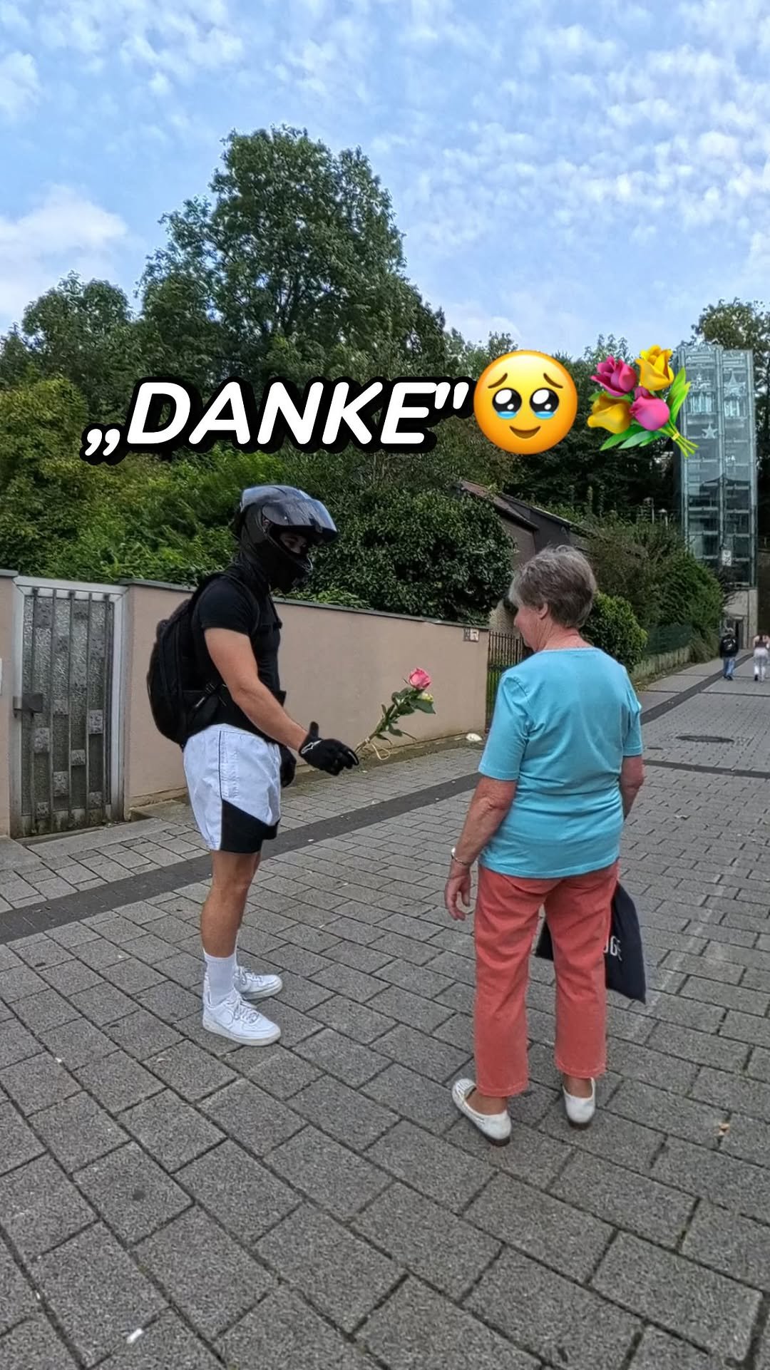 karavasy_ 게시물 이미지: „Bitte nehmen sie kein Geld"😭

Manchmal muss...