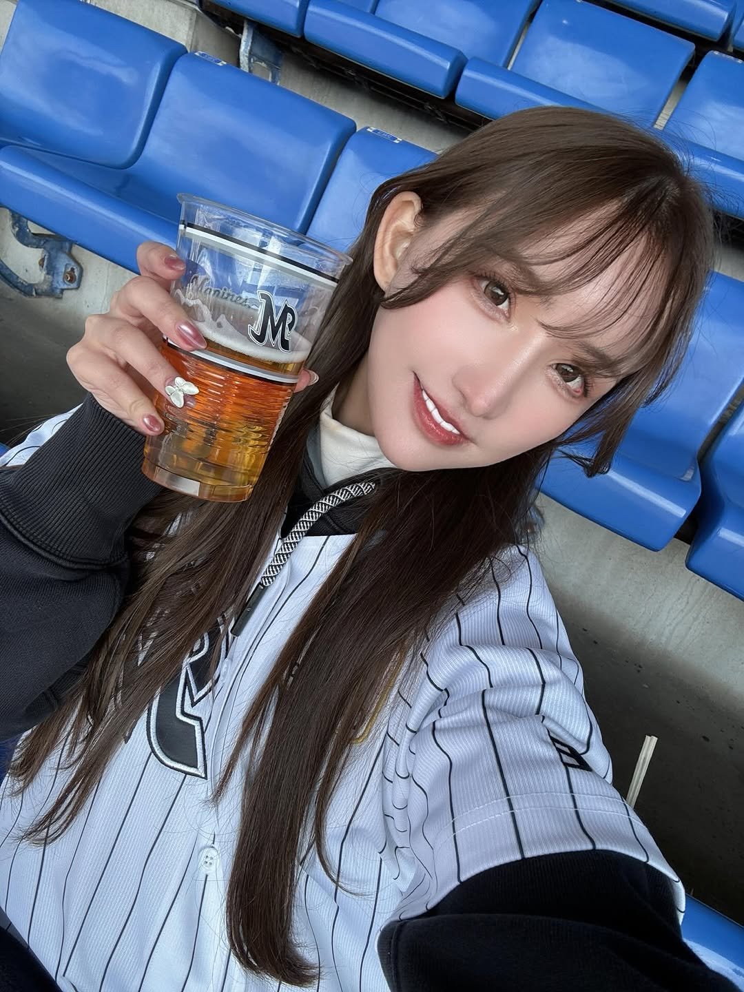 Photo by 楪カレン on March 17, 2026. May be an image of beer, stadium and text.