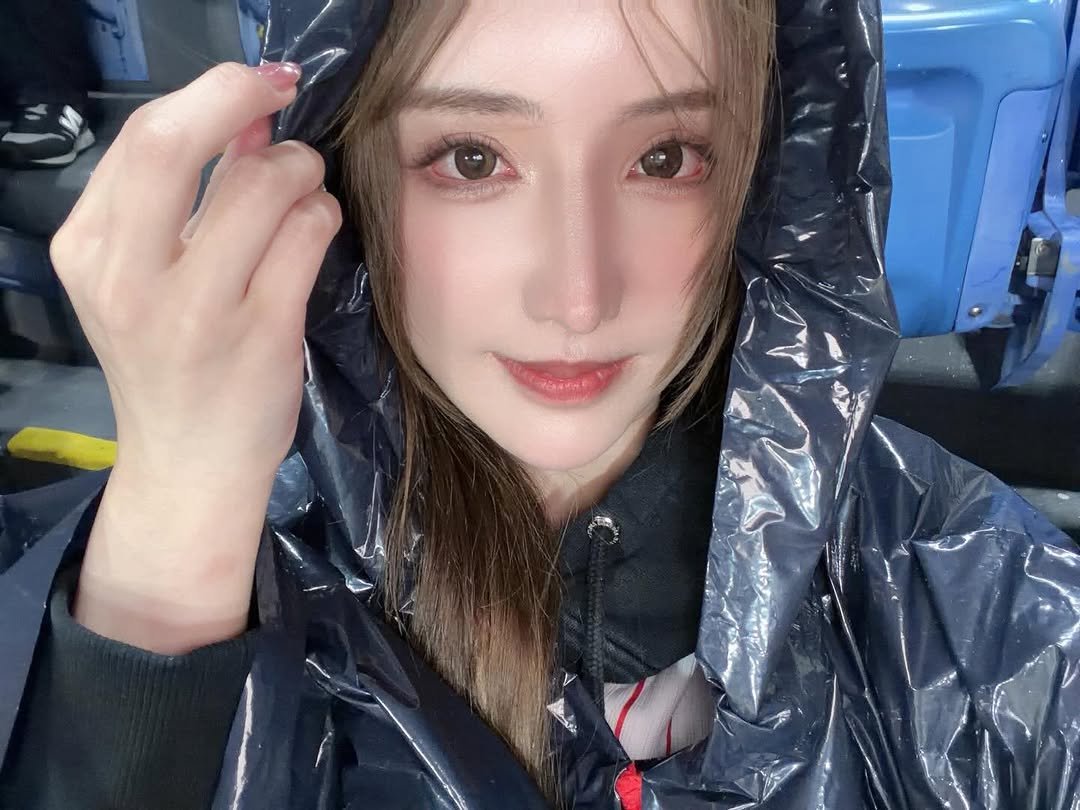 karen_yuzuriha 게시물 이미지: 🐧
つば九郎、おかえり。

雨の中行って良かった！！！！
推しの売り子さんからのビールめちゃ美味🍺❤️