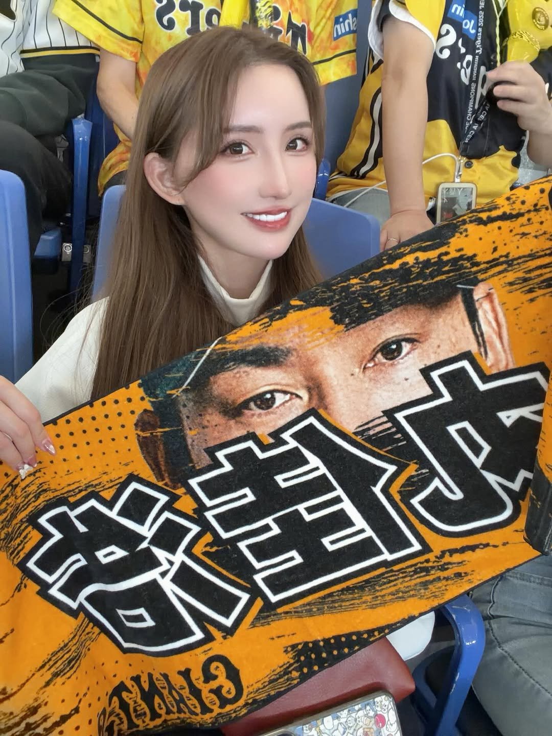 karen_yuzuriha 게시물 이미지: 🐶🤍
引き続き野球を勉強中。

巨人のグッズ買いすぎちゃった😏🎶