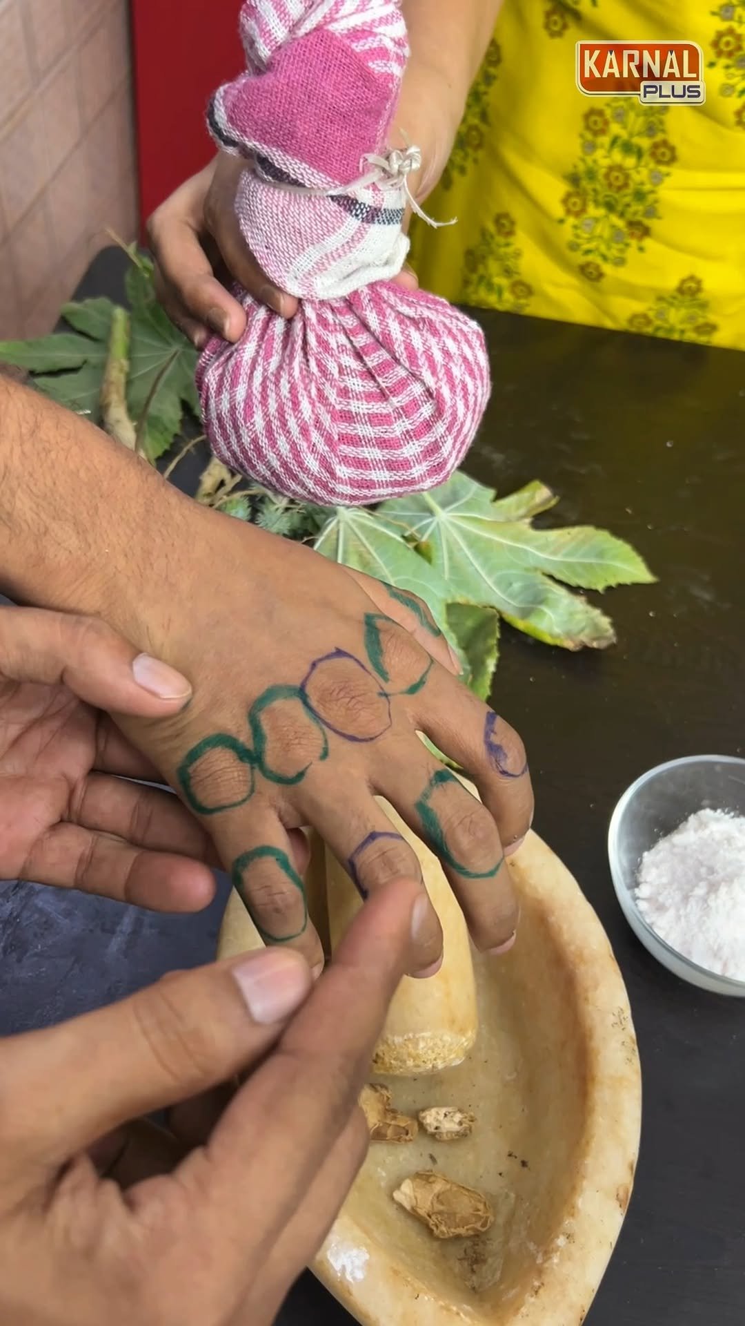 karnalplus 게시물 이미지: 🌼 बस ऐसे करें इस्तेमाल… Joint Pain से छुटकारा 💆‍♂️🔥
